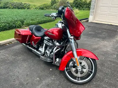 This bike is beautiful with very low Kilometres. -Colour is Wicked Red -Upgraded Boom box GTS 6.5 In...