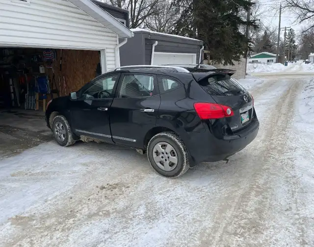 Nissan Rogue S 2013 in Cars & Trucks in Winnipeg - Image 2