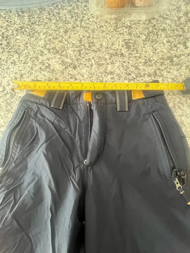 Papertrails ski Gap  Snow Pants in Kids & Youth in St. Albert - Image 5