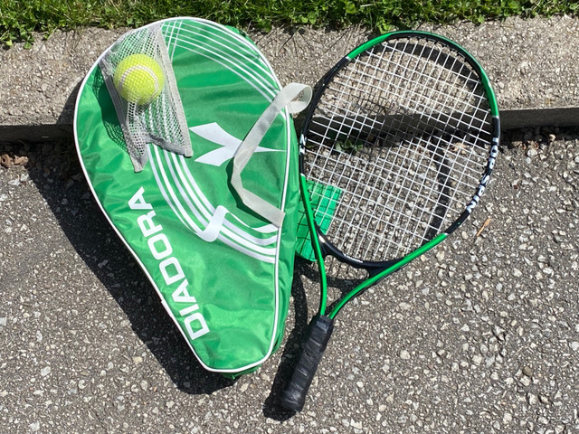 TENNIS RACQUET WITH CASE in Tennis & Racquet in Mississauga / Peel Region - Image 2