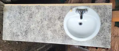 Comptoir de salle de bain avec évier, View more