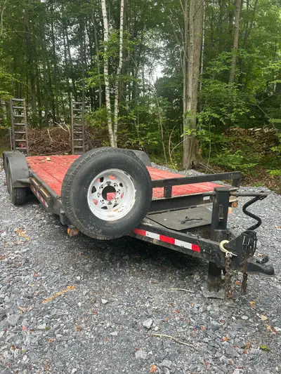 2014 Inspection saaq jusqu’à octobre 7500lbs d’essieux Pneu bonne état Vente de mon entreprise plus...