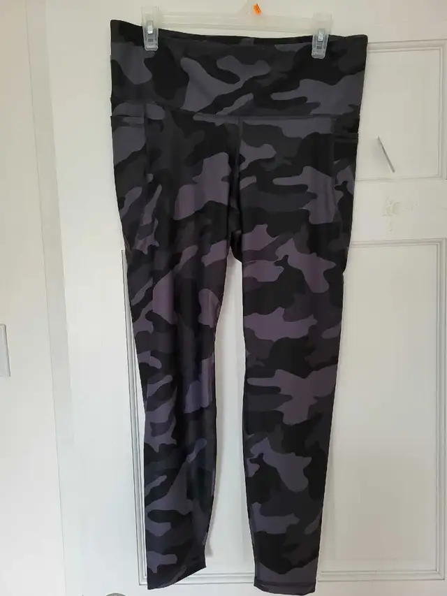 Leggings Old Navy in Women's - Bottoms in City of Toronto - Image 3