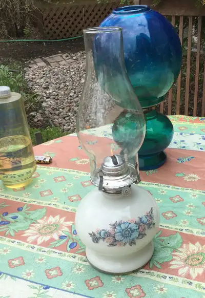 Lampes à l’huile 25$ pour les deux. Peux vendre séparément.