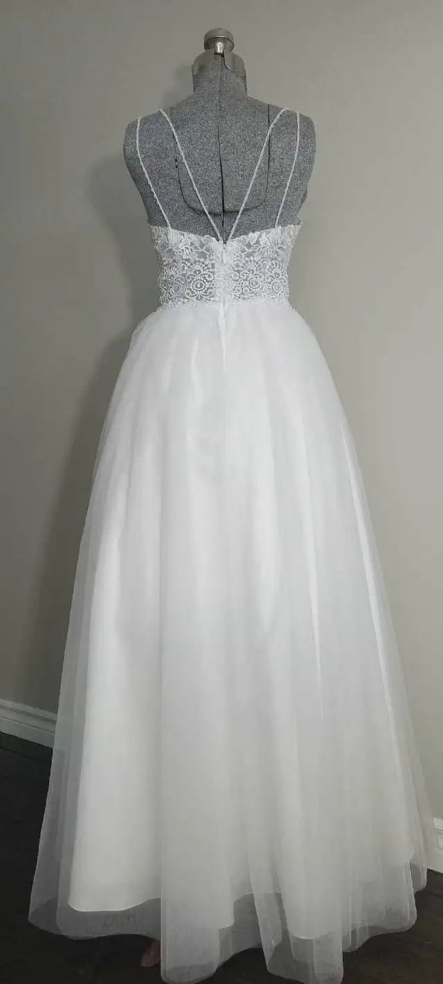Wedding dress in Wedding in Kawartha Lakes - Image 4