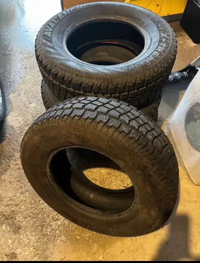 26 x 6.5 rims 235/70/r16 Avalanche Xtreme tires Pickup Frankville