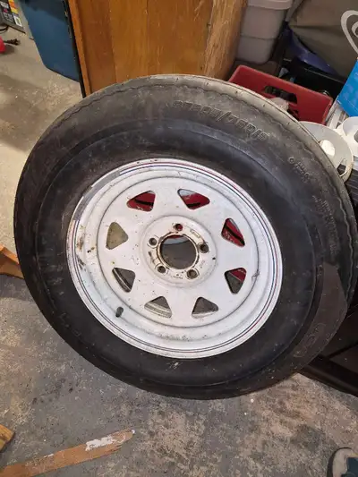 Like New Carlisle ST205/75 D15 Trailer Tire $75