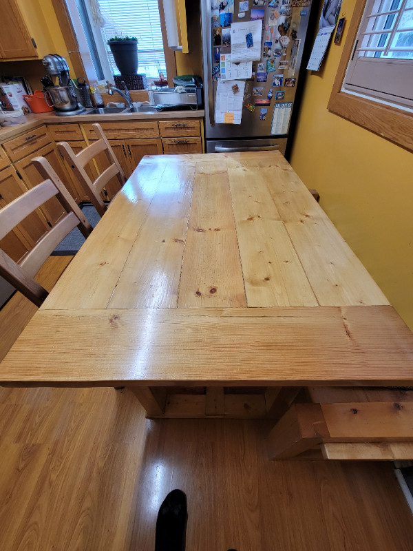Dining Table with 4 chairs and a bench in Dining Tables & Sets in Edmonton - Image 2