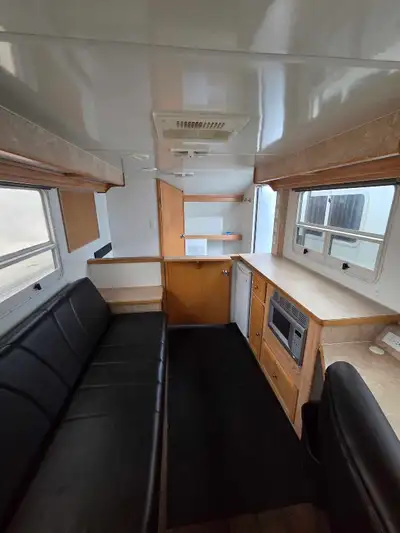 26 ft Travellaire office trailer for sale. Electric and propane heat, microwave, self finding satell...