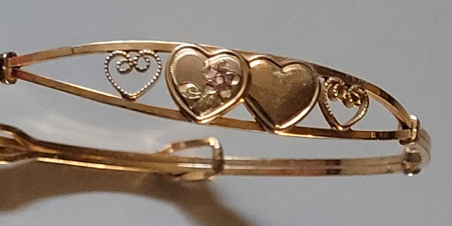 Vintage Gold Fill Engraved Multi-Heart Adjustable Bangle  in Jewellery & Watches in Oshawa / Durham Region - Image 2