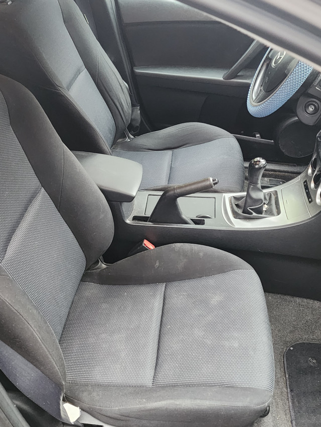 2010 Mazda hatchback 5-speed, excellent condition in Cars & Trucks in Kenora - Image 3