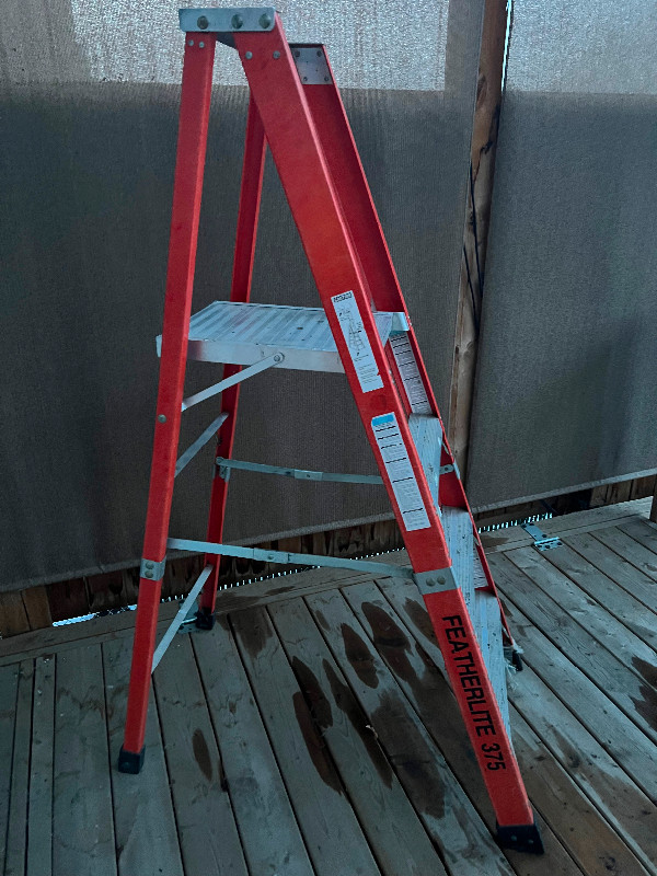 4 ft platform ladder in Ladders & Scaffolding in Edmonton - Image 4