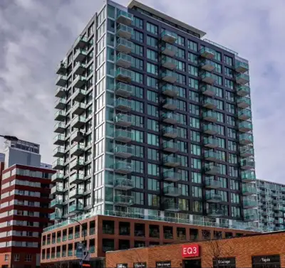 Unité d'une chambre avec soleil toute la journée au cœur de Griffintown disponible dans l'élégant pr...