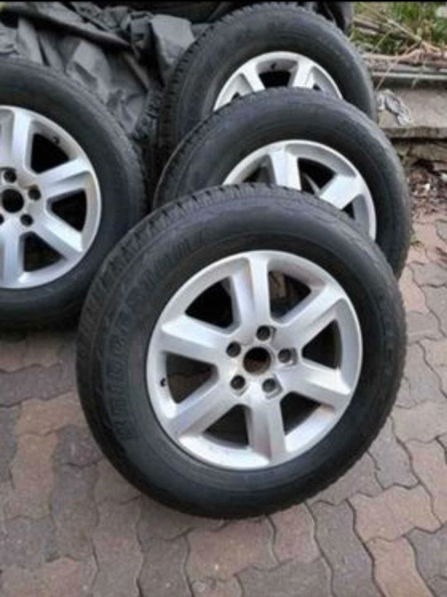 Audi Q7 wheel and tire set (255 65 18) dans Pneus et jantes  à Laval/Rive Nord - Image 3