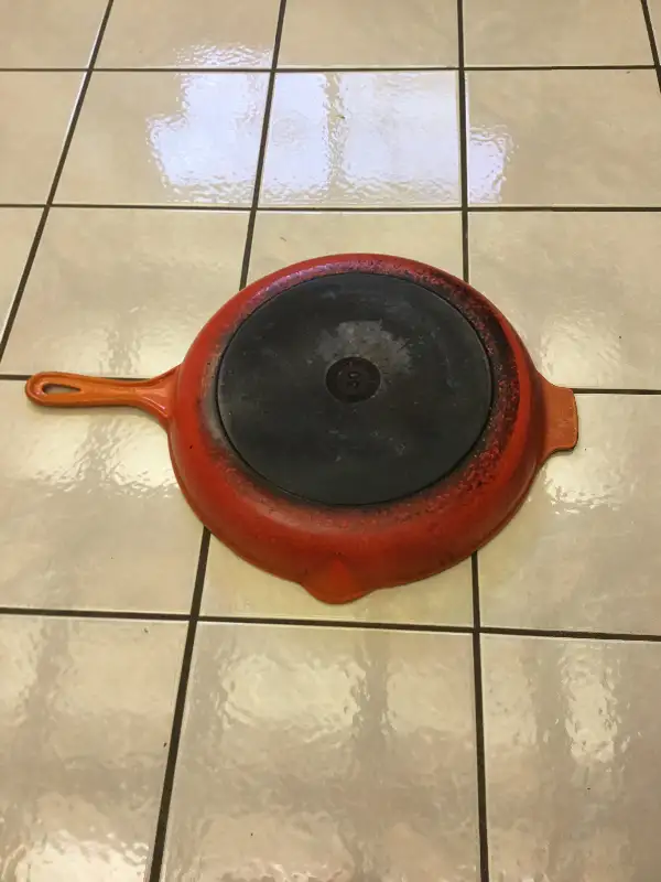 Used  Le Creuset Orange 30cm diameter pan in Kitchen & Dining Wares in Calgary - Image 3