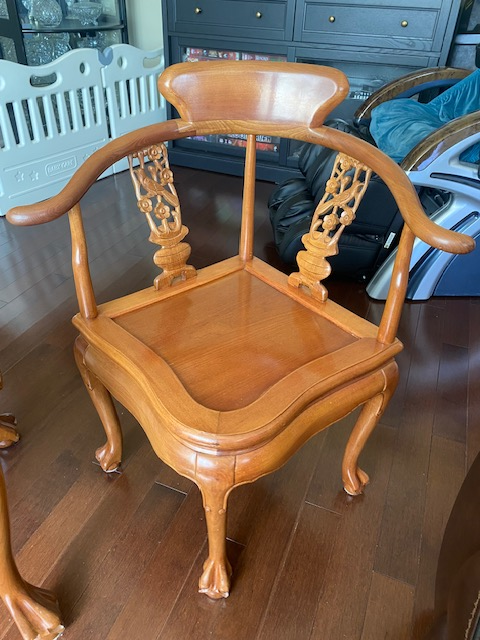 2 wooden carving chairs and 1 side table in Chairs & Recliners in City of Toronto - Image 3