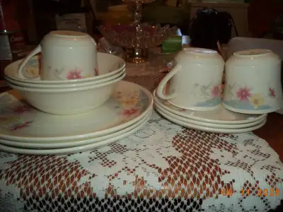 Set de vaisselle, View more