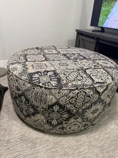 Beautiful ottoman, no damage - $200 Tv stand, like new condition - $200 Spider lamp, all lights work...