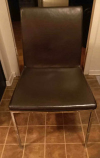 2 leather chairs in great condition 