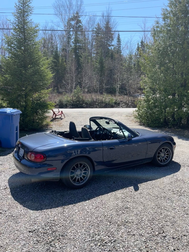 2001 mazda miata mx5 dans Autos et camions  à Laval/Rive Nord - Image 2