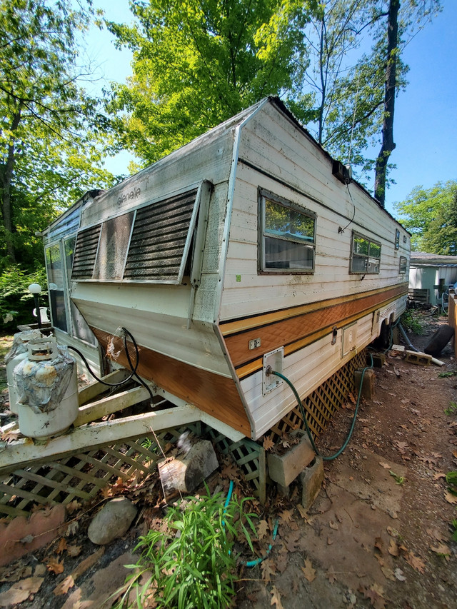 Vintage glenelle camper trailer with sunroom in Travel Trailers & Campers in Peterborough - Image 2