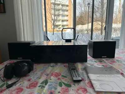 Receveur audio Onkyo modèle TX 8140 160w incluant 2 hauts parleurs KENWOOD 100 w manette casque d,éc...