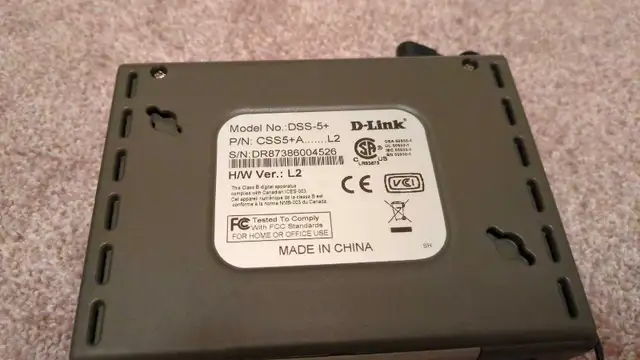 D-Link DSS-5+ 5-Port 10/100 Switch, Desktop in Other in Edmonton - Image 3