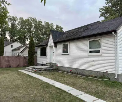 House for rent in gimli, MB 3 bedroom 1 washroom Washer/dryer Fridge Oven/stove Fully furnished (opt...