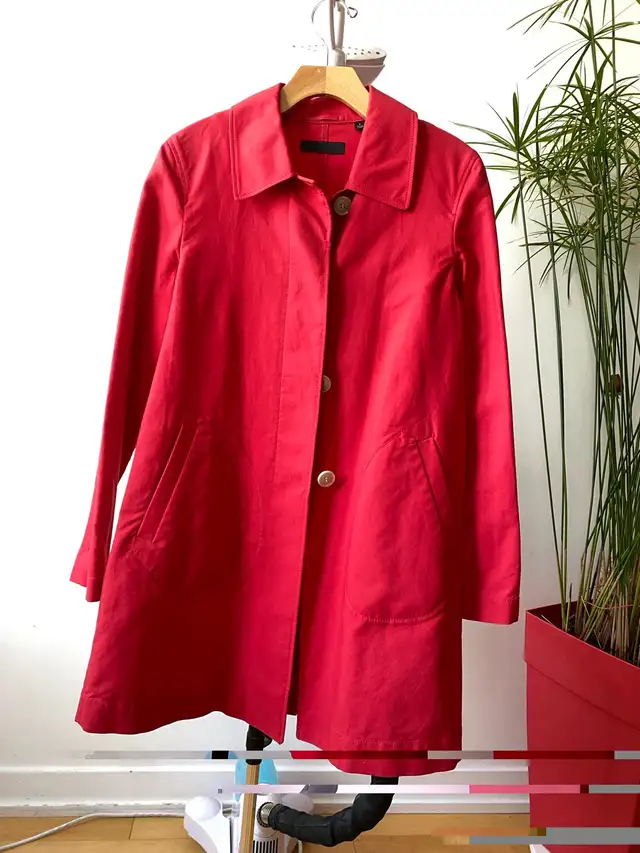 Manteau rouge léger Uniqlo - S in Women's - Tops & Outerwear in City of Montréal - Image 3