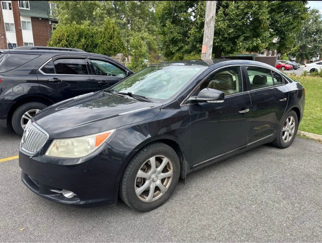 Buick LaCrosse CXL — photo 2