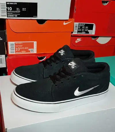 NIKE SB CHARGE CANVAS WOMEN'S SZ7.5 LIKE NEW "USED ITEM" , View more