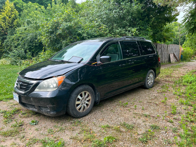 2010 Honda Odyssey with six seats, air conditioning, sunroof lux in Cars & Trucks in Hamilton