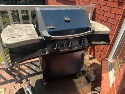 Canadian made Napoleon barbecue, View more