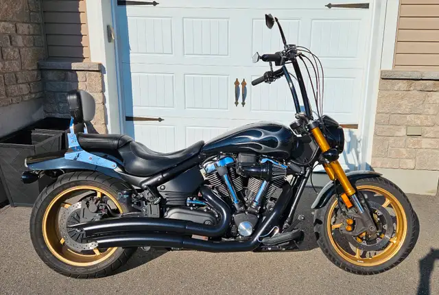 Yamaha Roadstar Warrior 2010 in Touring in West Island - Image 3