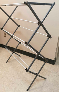 Lightweight collapsible clothes horse to dry laundry 
