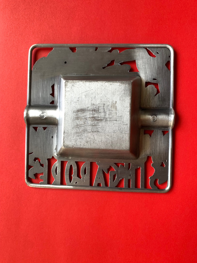 Vintage Square Metal Singapore Ashtray  in Arts & Collectibles in City of Toronto - Image 3