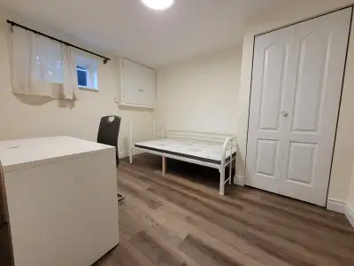 Available to move in September 1 $850 a month, includes Utilities, WIFI, and parking Private room in...