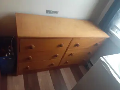 Dresser for Sale $80, View more