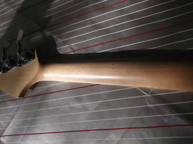 bass guitar neck-manche pour bass in Guitars in Sherbrooke - Image 4