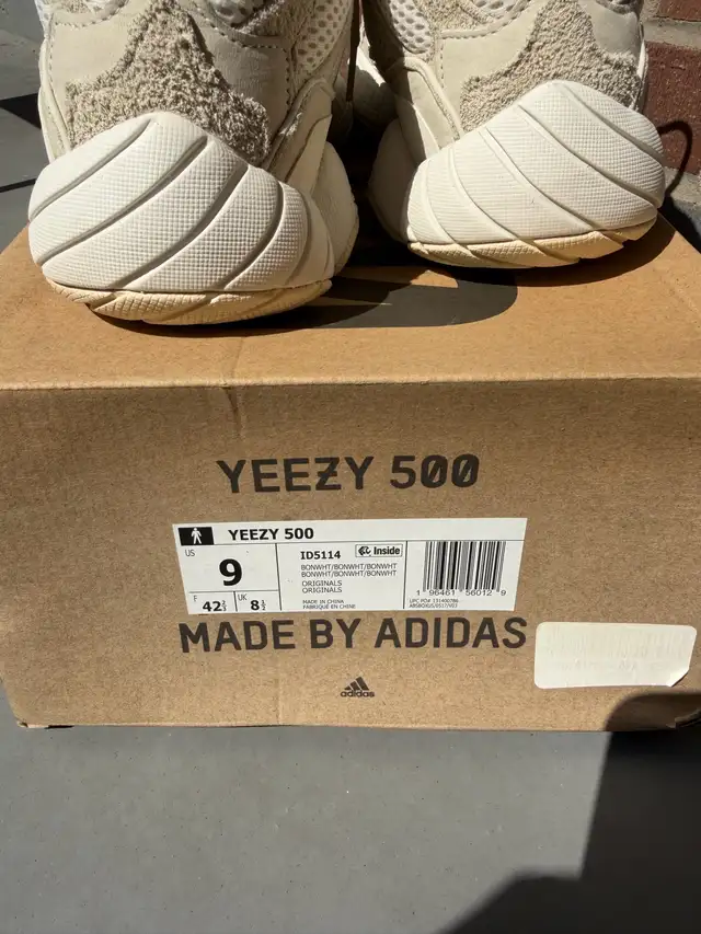 Yeezy 500 - Bone White - Men's Size 9 - With Box in Men's in Mississauga / Peel Region - Image 3