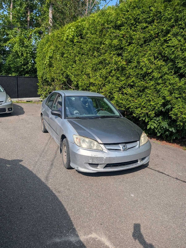 2004 Honda Civic (Auto) – Parts or Mechanic Special / Pour pièce