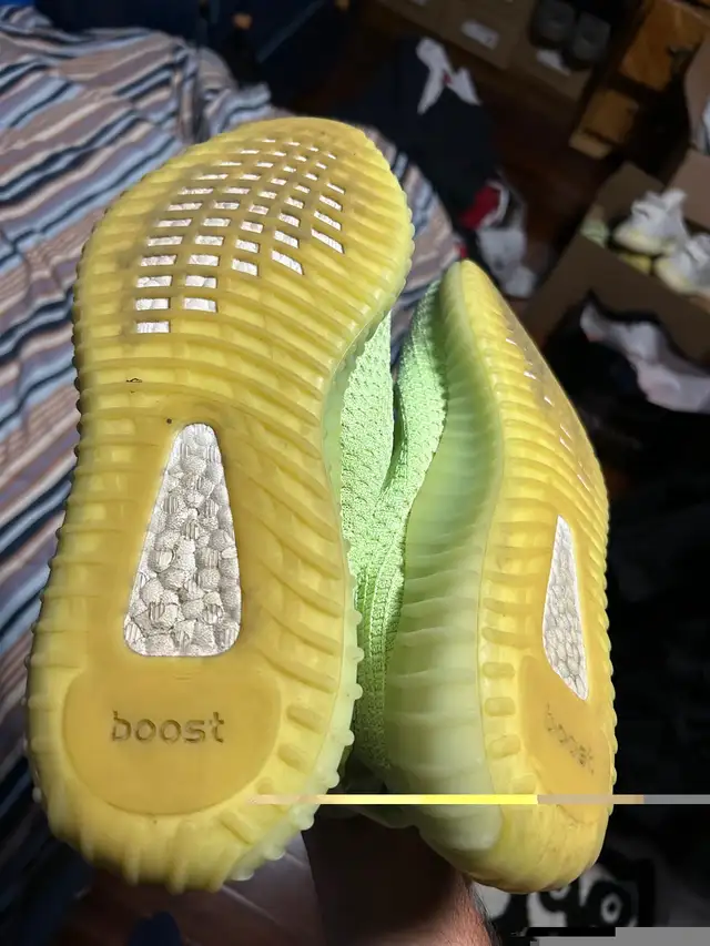 Adidas Yeezy 350 Glow size 12 in Men's Shoes in Markham / York Region - Image 5