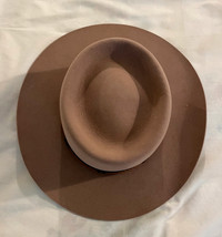 LIKE NEW Ladies Gently used BEIGE 100% Fur Western Hat