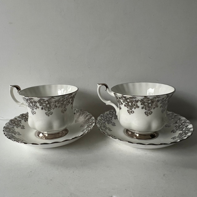 Vintage Royal Albert Bone China 25th Anniversary Tea Cups in Arts & Collectibles in Oshawa / Durham Region - Image 4