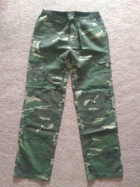 Men's or women's camouflage pattern pants