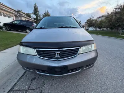 2000 odyssey EX, 306K km, 1st owner, hail damage, catalytic converter stolen, one key hole drilled b...