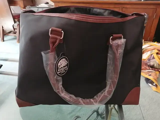 DUFFLE BAG in Women's - Bags & Wallets in Kitchener / Waterloo - Image 2
