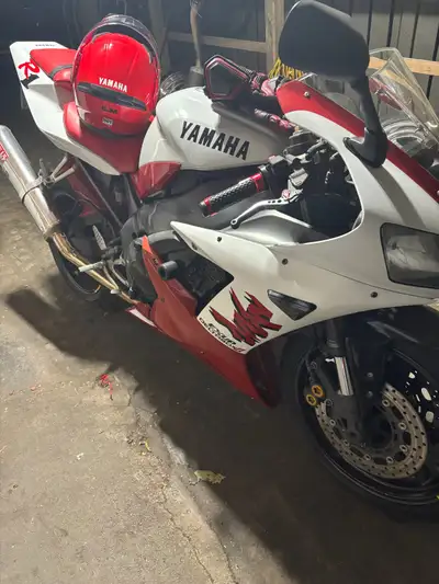 52000km , runs well, tires have 400km , nego. Please no lowball offers.