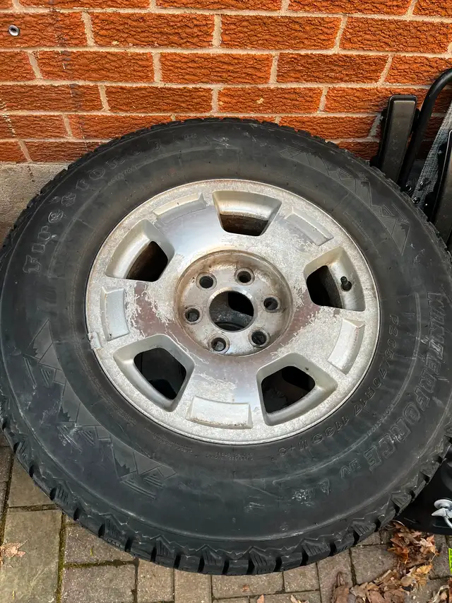 GM Chevrolet GMC 6 Bolt Wheels and Winter Tires 6x139.7 in Tires & Rims in City of Toronto - Image 3