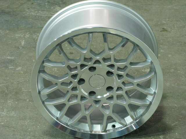 SPÉCIAL 4 MAGS 18''  5X120 Offset 35 BMW SERIE 1 3 5 M3 X3 X5 Z4 dans Pneus et jantes  à Saint-Hyacinthe